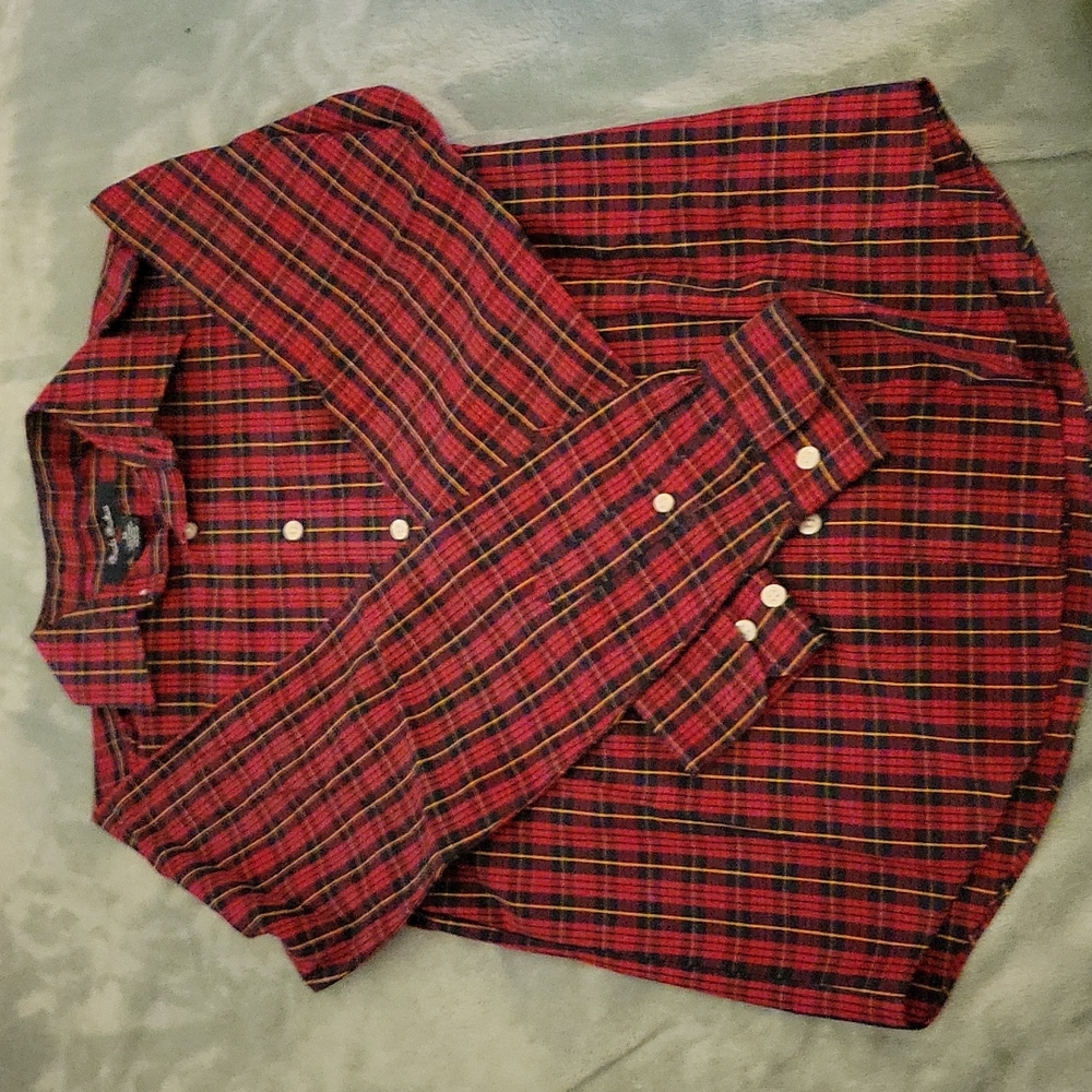 Brooks Brothers Boys 100% Cotton Dress Shirt M. Never worn. Pet/Smoke free home